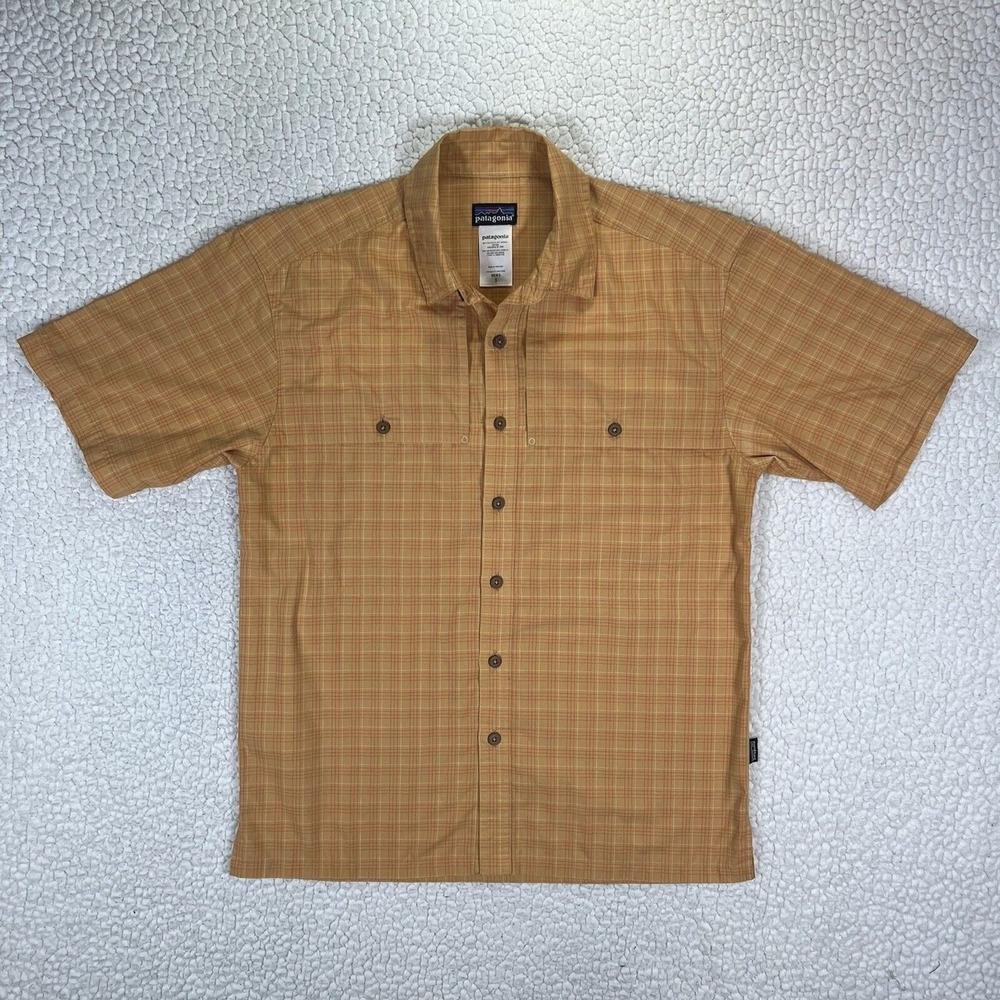 Patagonia Button Up Shirt Men's Size Small Lightweight Short Sleeve Athliesure